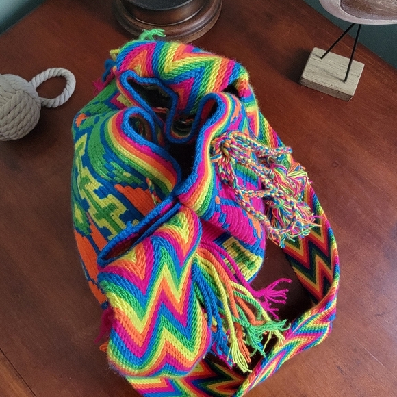 Wayuu Handmade Columbian Bucket Bag Multicolor - Picture 10 of 13